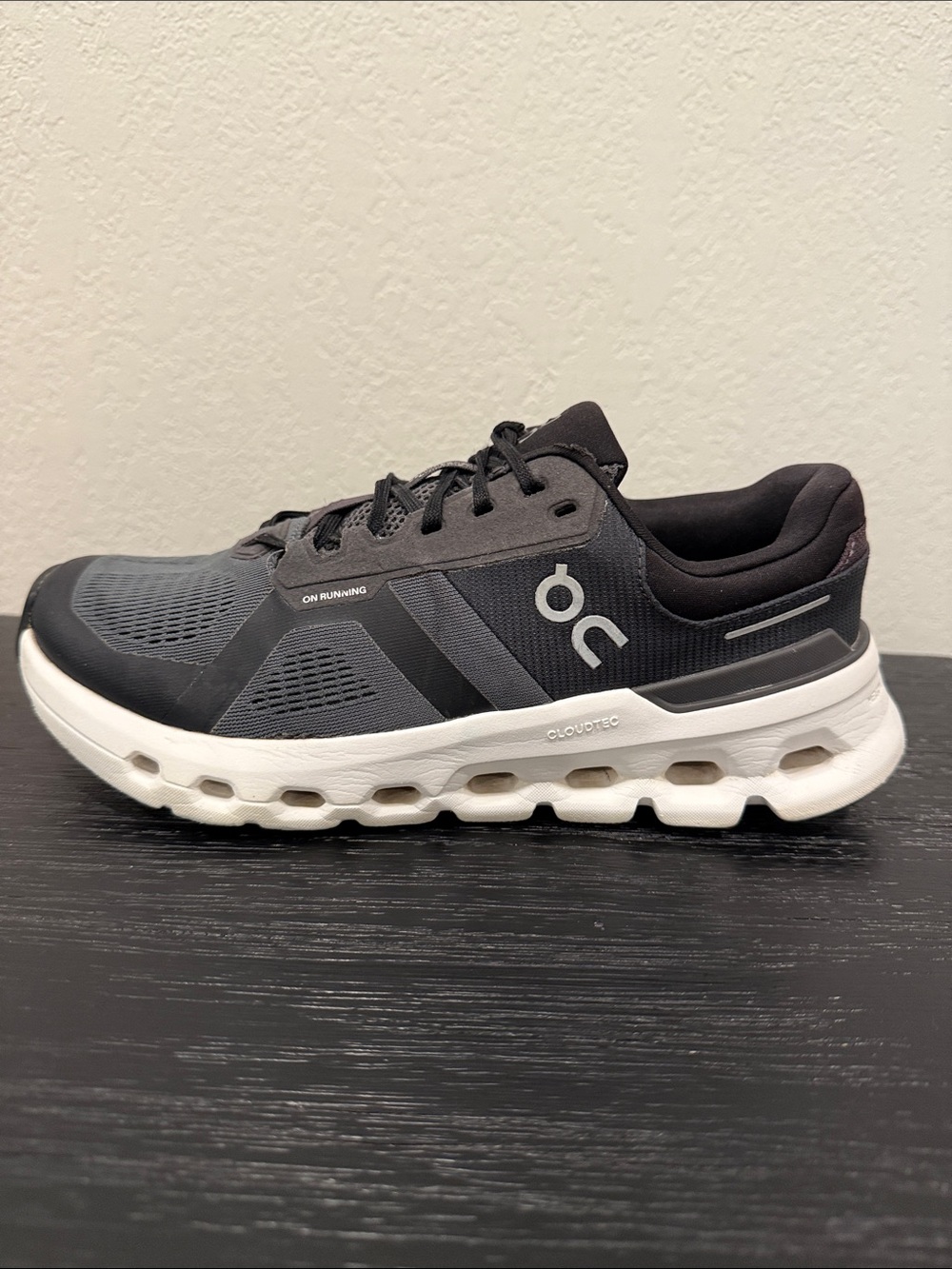 On Cloud Running Women’s Size 9 Cloudrunner 2 Running Shoes - Black/White